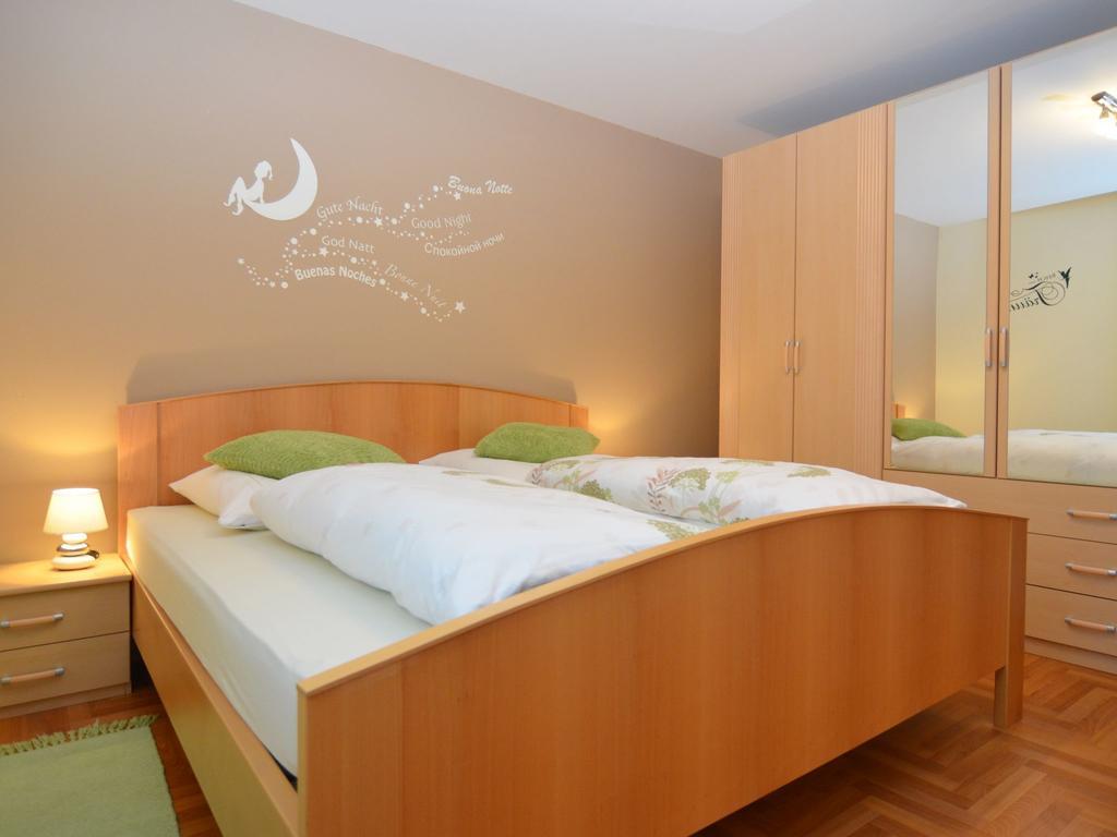 Holiday Flat With Swimming Pool In Prackenbach Viechtach Exteriör bild